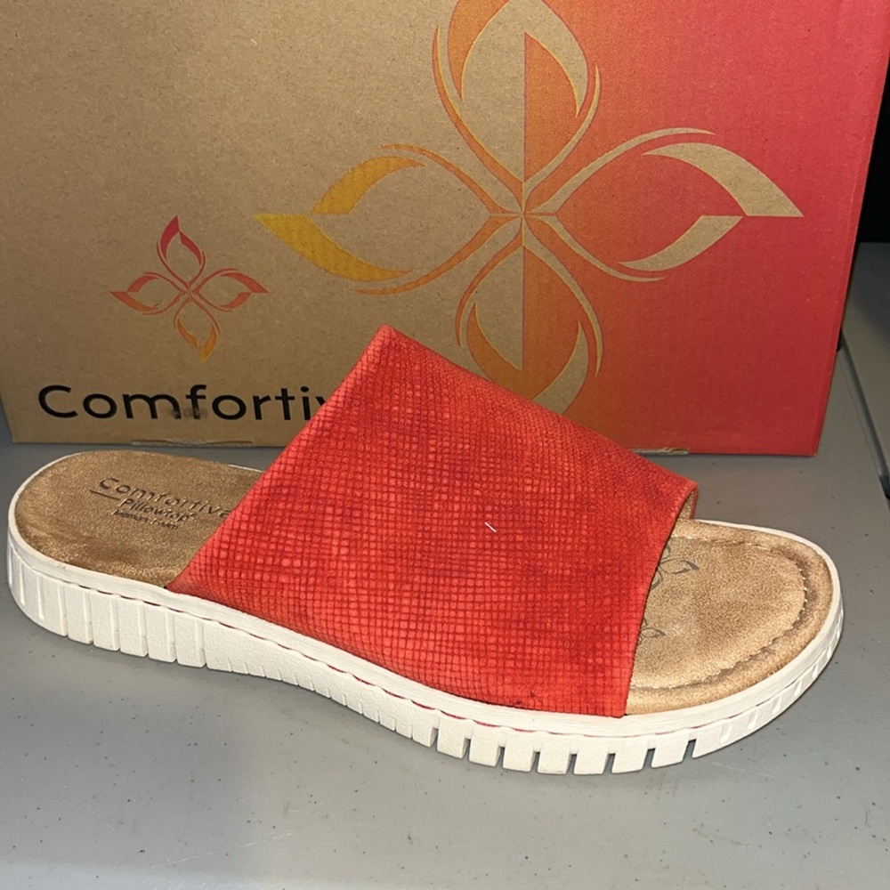 Comfortiva Red & White Carmila Suede Sandals Women’s Size 9.5